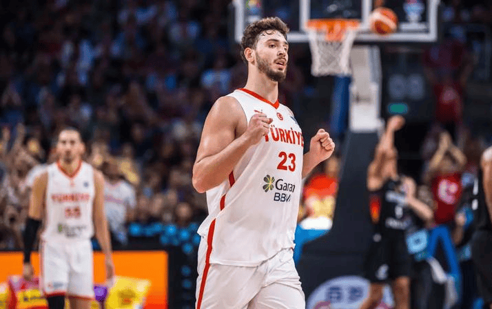 欧冠淘汰赛前，轮换深度正在拉开开云差距