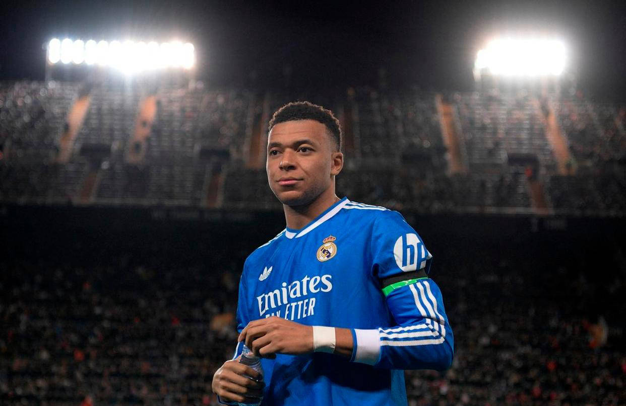 西甲争冠愈演愈烈 巴塞罗那仅领先皇马1分 瓦伦西亚0-2不敌强敌