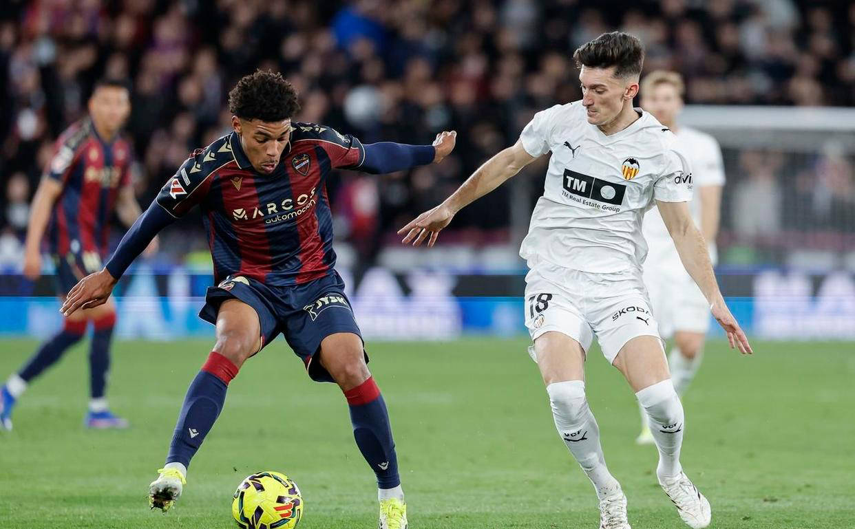 2-0，昔日曼联天才闪耀西甲：锋芒毕露助力瓦伦西亚终结三连败